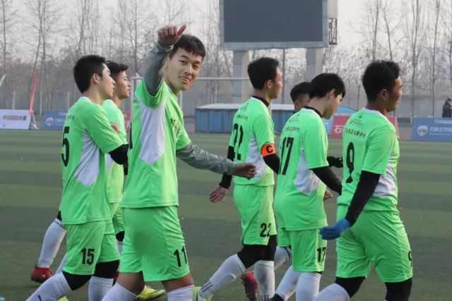 玻璃人！北京国安国脚中卫何宇鹏再遭骨折，本赛季仅出场3次